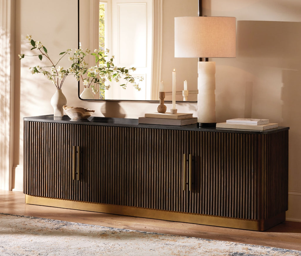 Stylish entryway furniture and décor