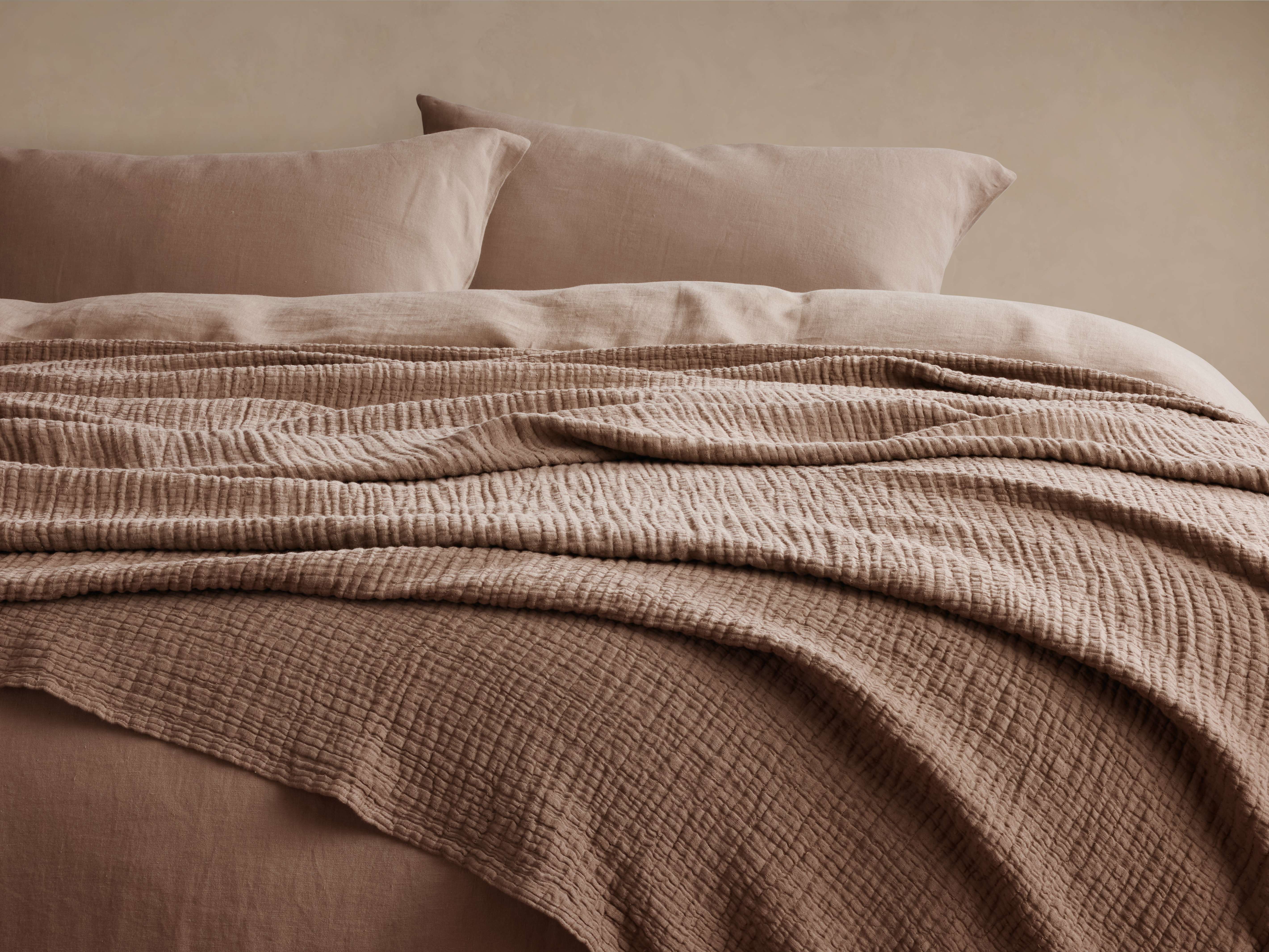 Zehra Linen Bed Blanket in Clay – Arhaus