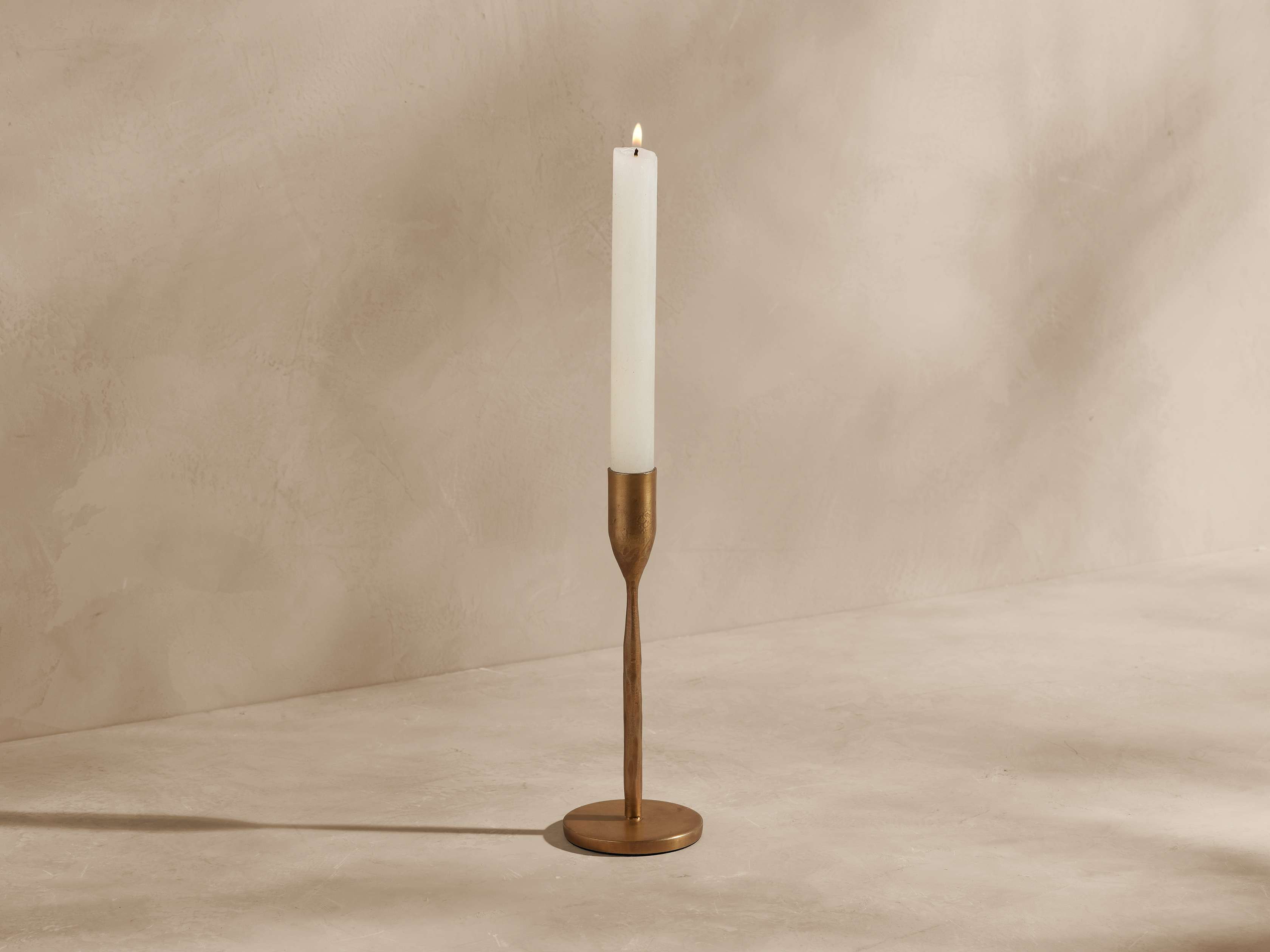 Milo Taper Holder